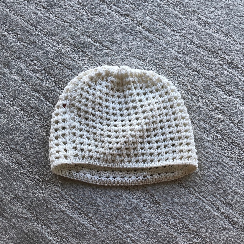 White knit beanie